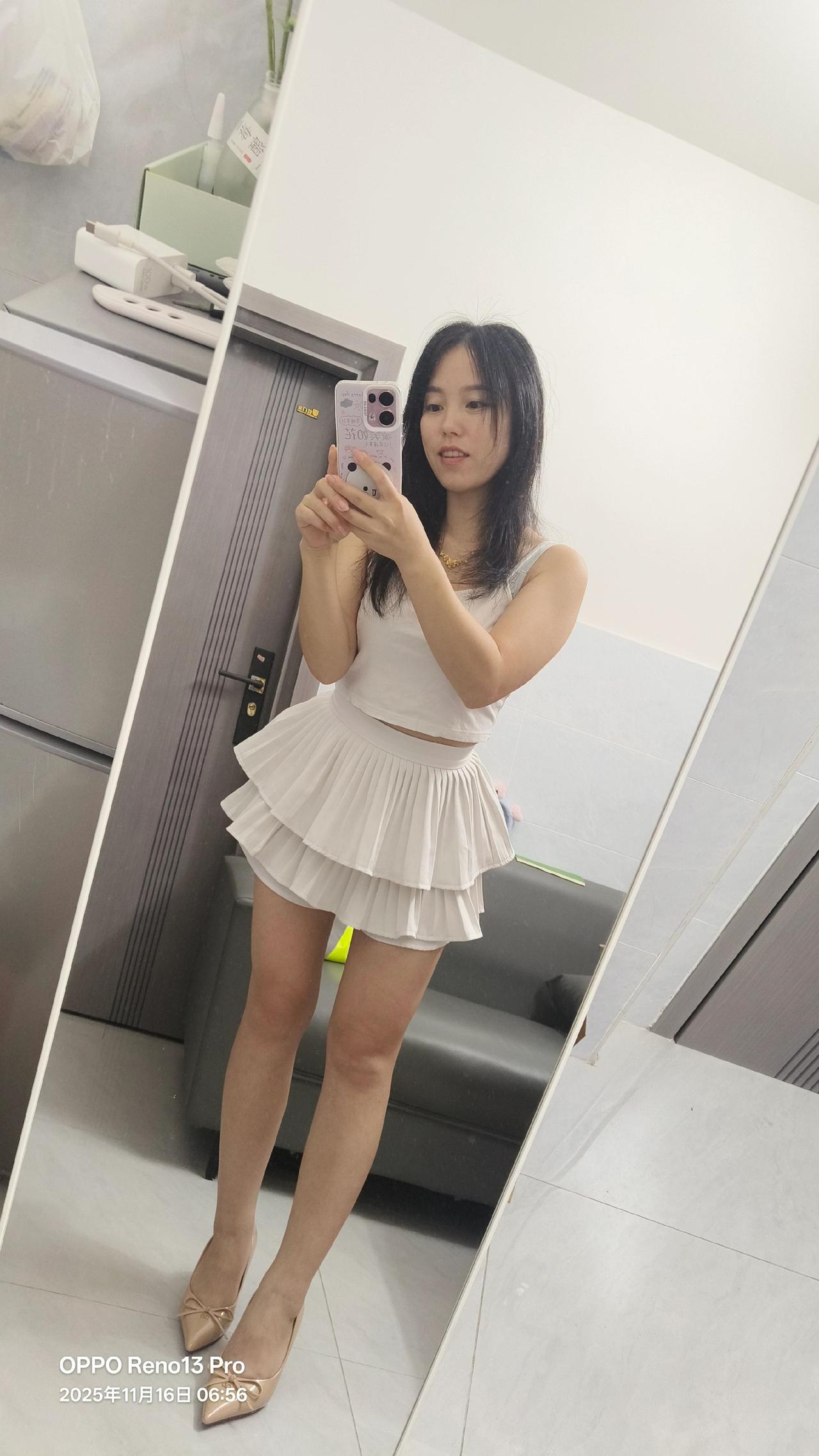 我承认我好色，周大福的金色，卡地亚的银色，人民币的红色，都是我喜欢的颜色😂