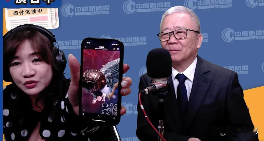 解放军军演栗正杰看不下去了。



针对正义之锤，栗正杰回应称，大陆这个军演海报