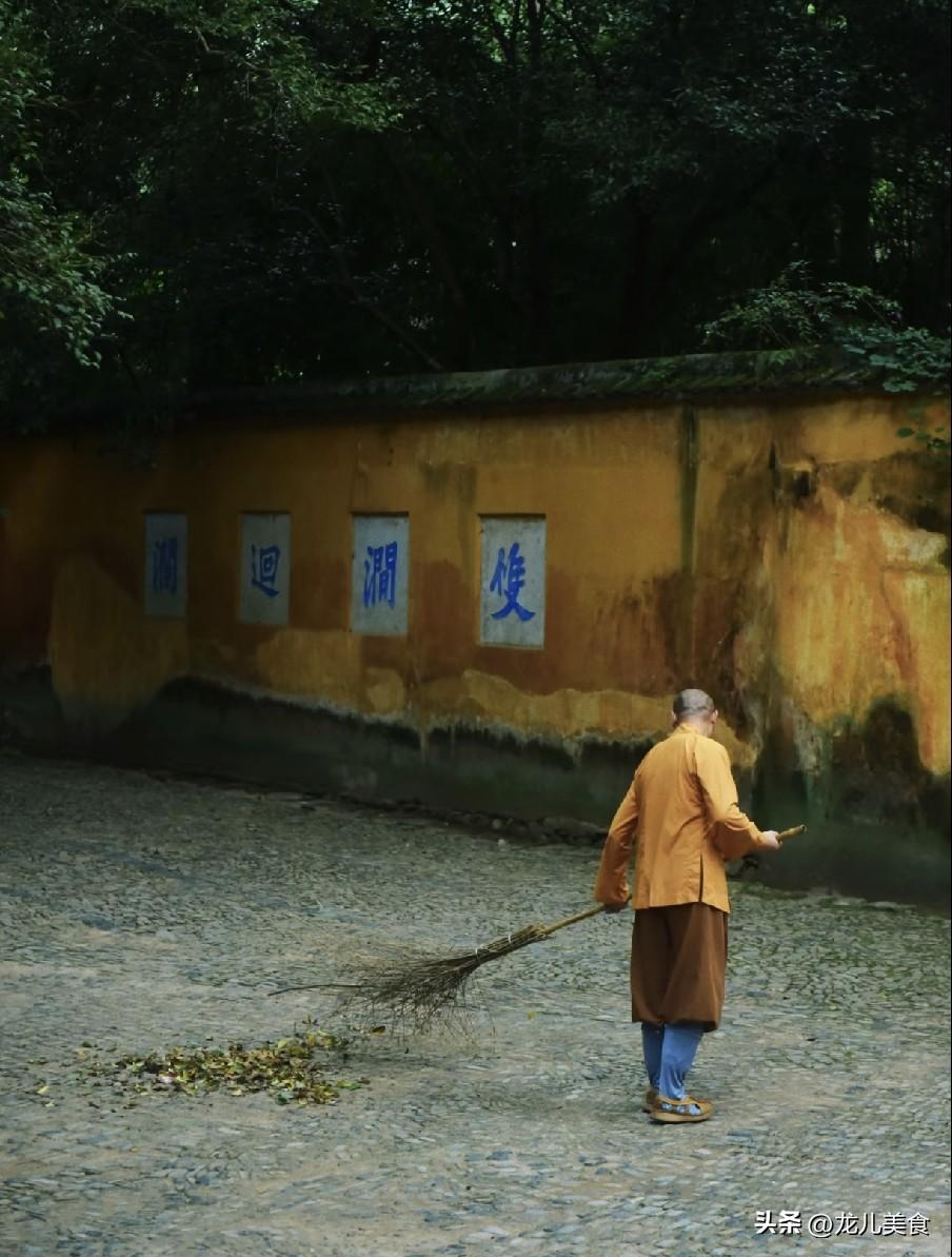 全国各大寺院陷入倒闭潮，并非缺顾客，而是自己把自己搞垮了！
 
如今不少知名寺院