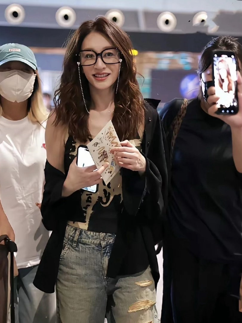 如果当年她没有流产真的不敢相信她的孩子得有多好看。 ​​​