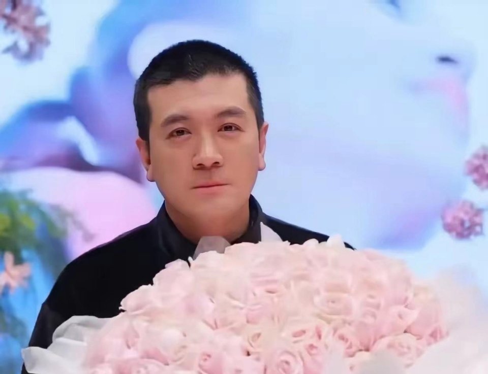 果然是剧本真是被他的深情骗到了以为他是真心悔改，想追回黄圣依，没想到一切都是精心