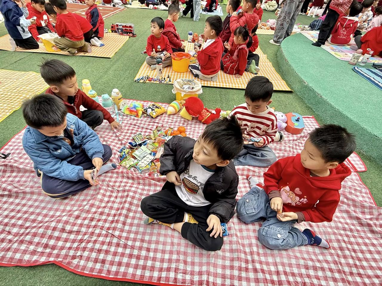 在深圳很快又到了幼升小，小升初的报名时间了，相信现在大家都在拼命的为孩子报一所好