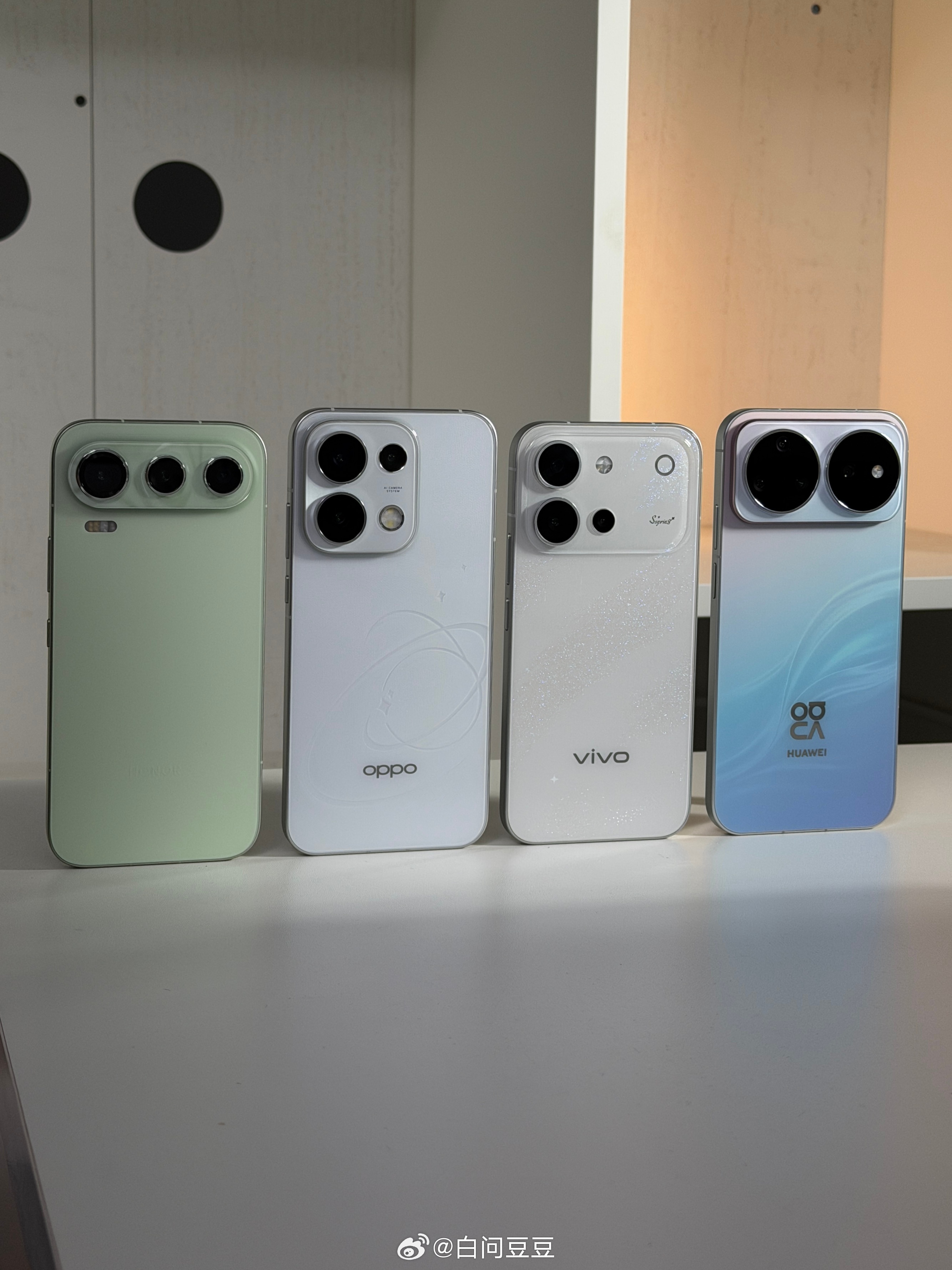 从购买角度来看，综合外观配置价格，荣耀600 Pro、OPPO Reno16 P