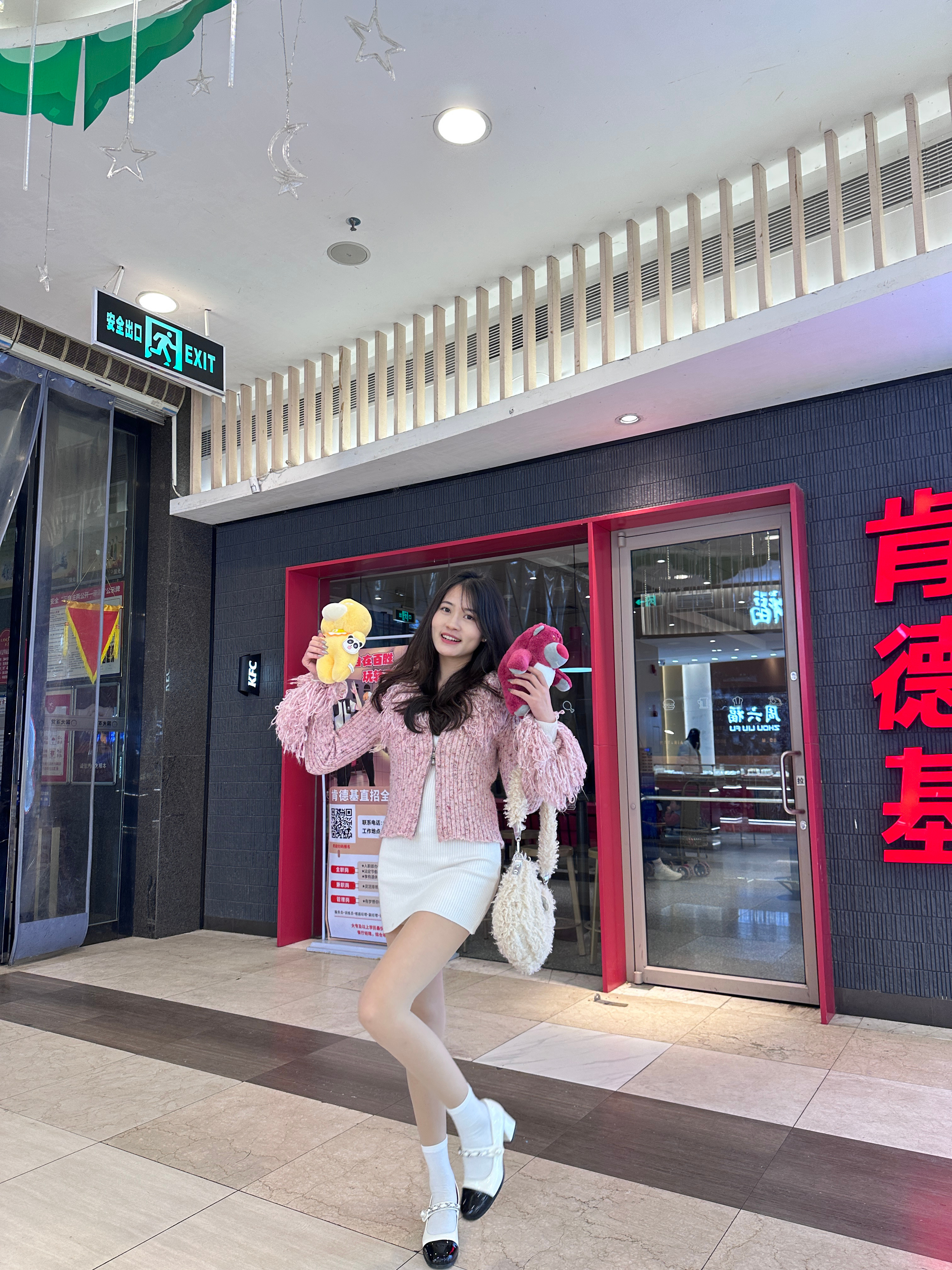 可能很多人都曾戴着有色眼镜看我，好奇我经常旅游哪来的经费、背后是不是有男人买单…