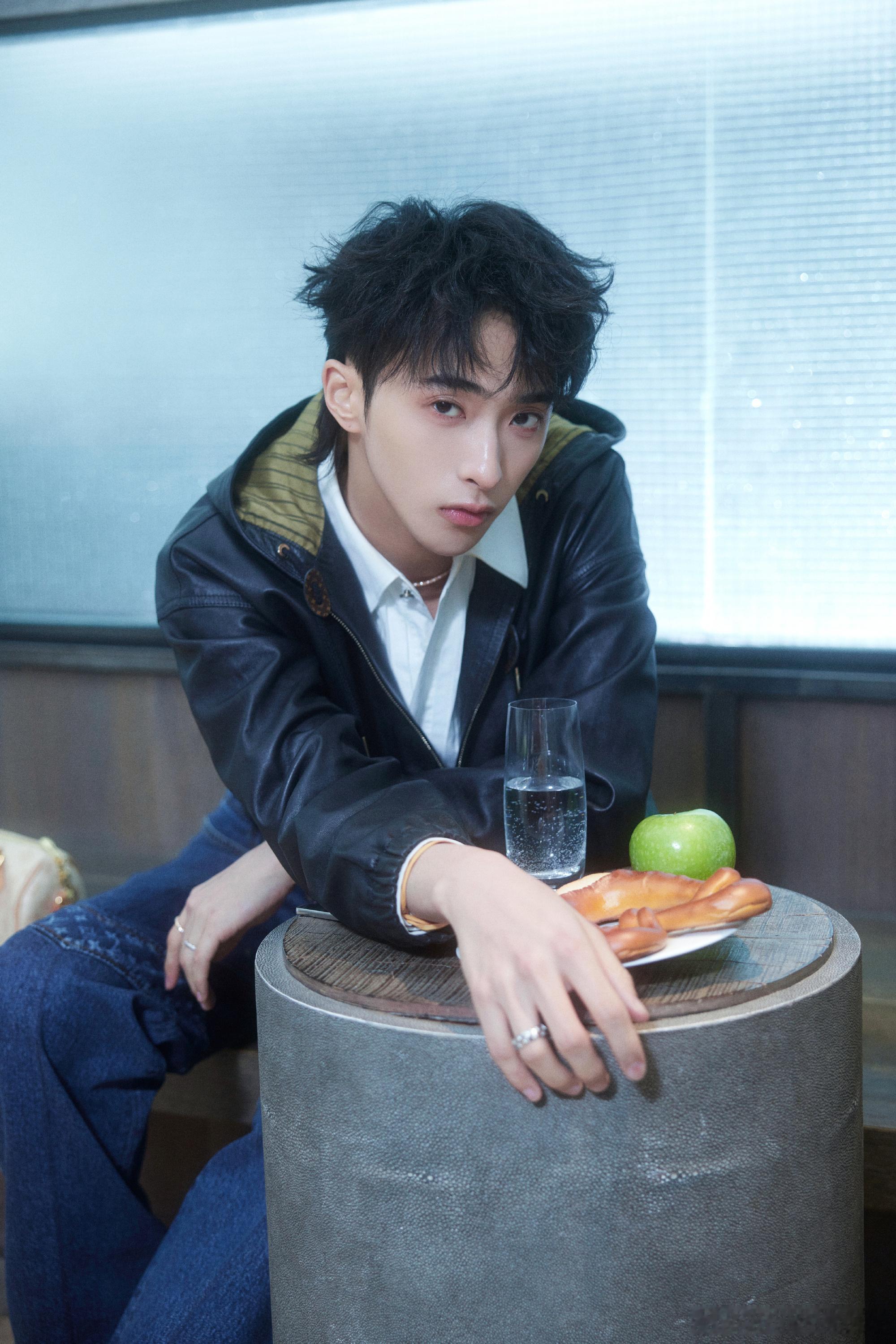 谁来救救恩利的哈密瓜恩利在桃花坞的紧急求助头回刷到存水果还发紧急求救的，恩利也太