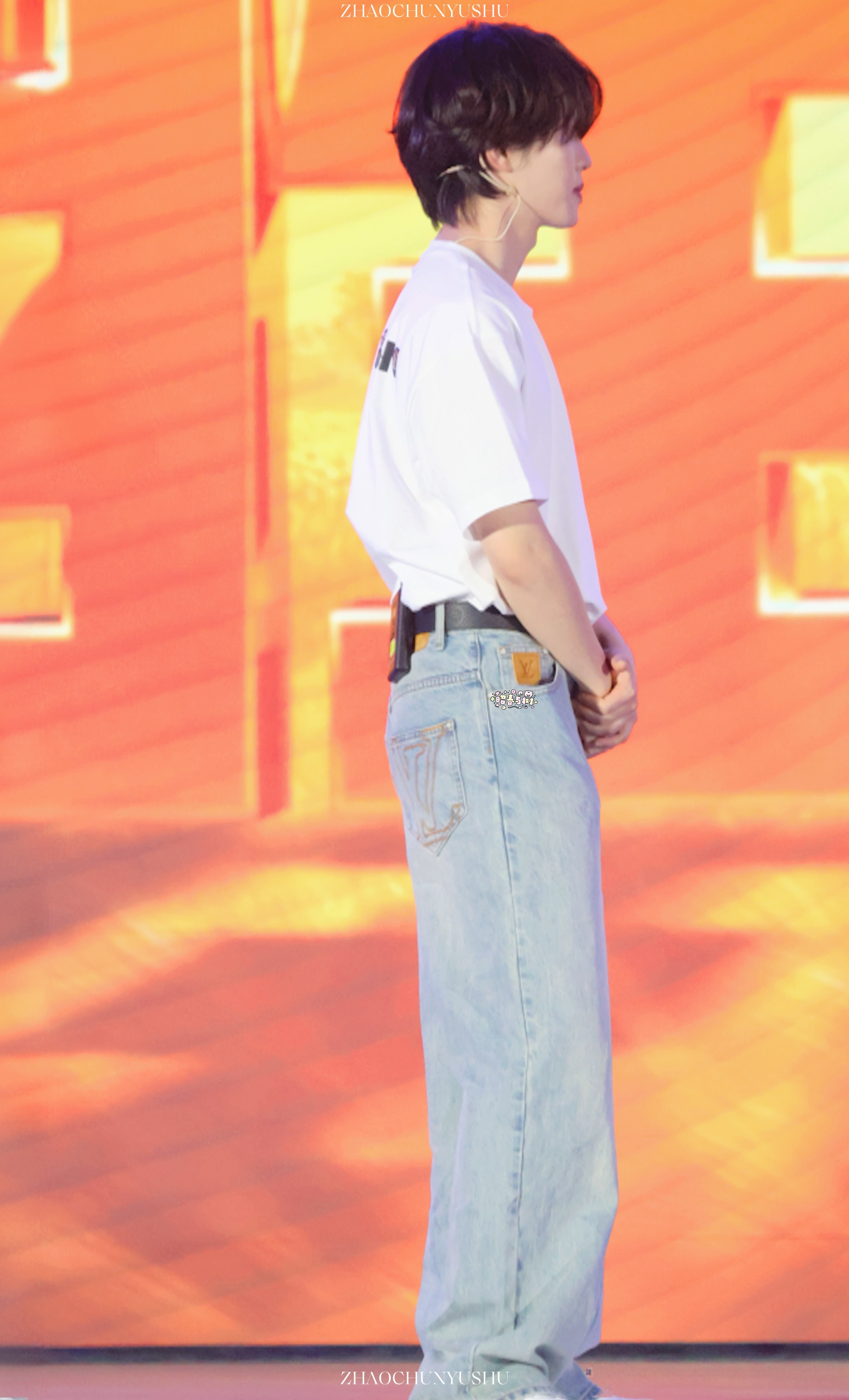 李昊[超话]  🍑李昊星光熠熠 250415·郑州听着音乐入睡，仿佛你就在我身