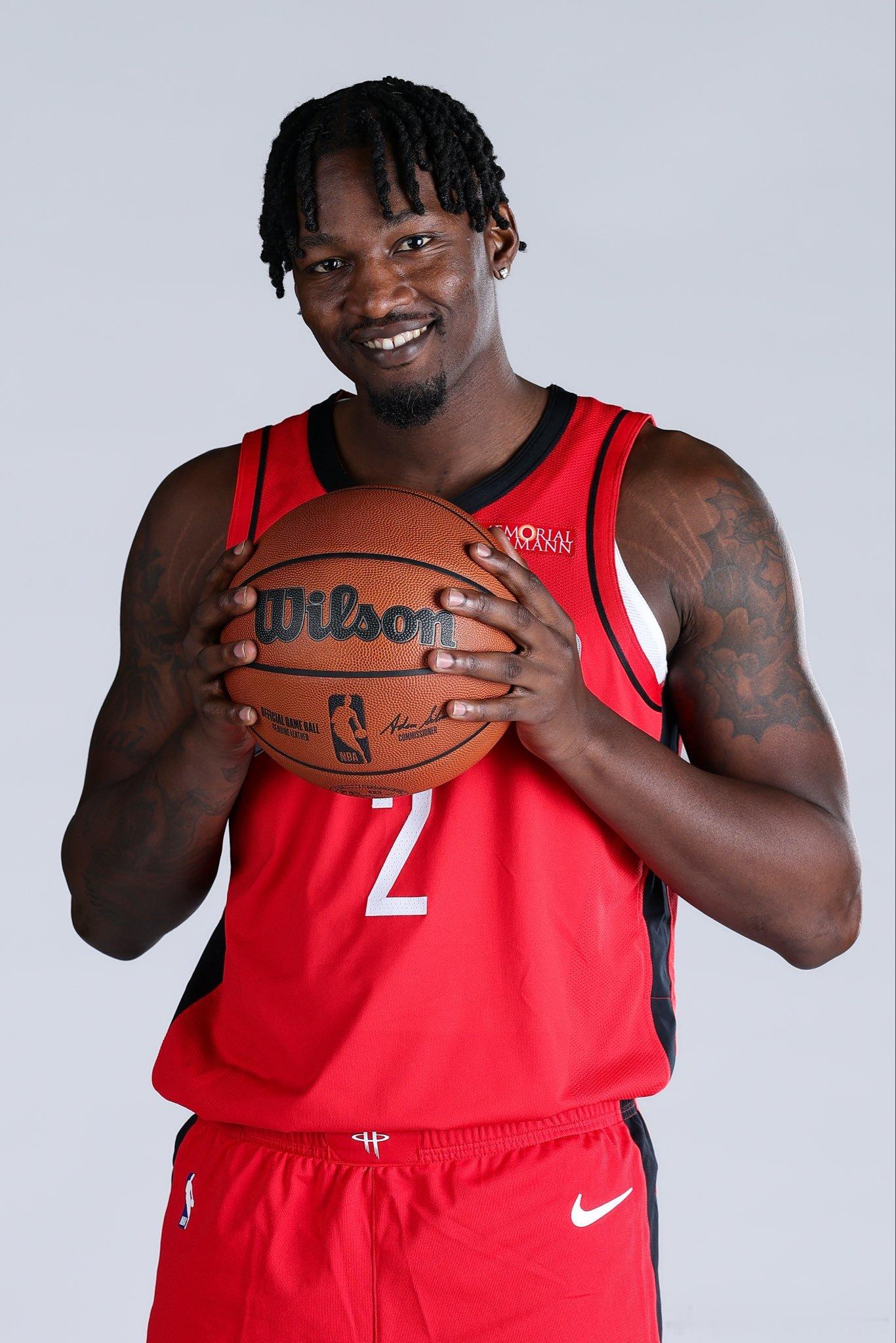 球队伤病情况更新：DFS目前已开始实战对抗训练，正逐步加强训练强度。休斯顿预计芬