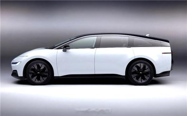 【理想看了沉默 福特三排座纯电SUV原型车曝光：定位“高铁级”座驾】近日，海外车