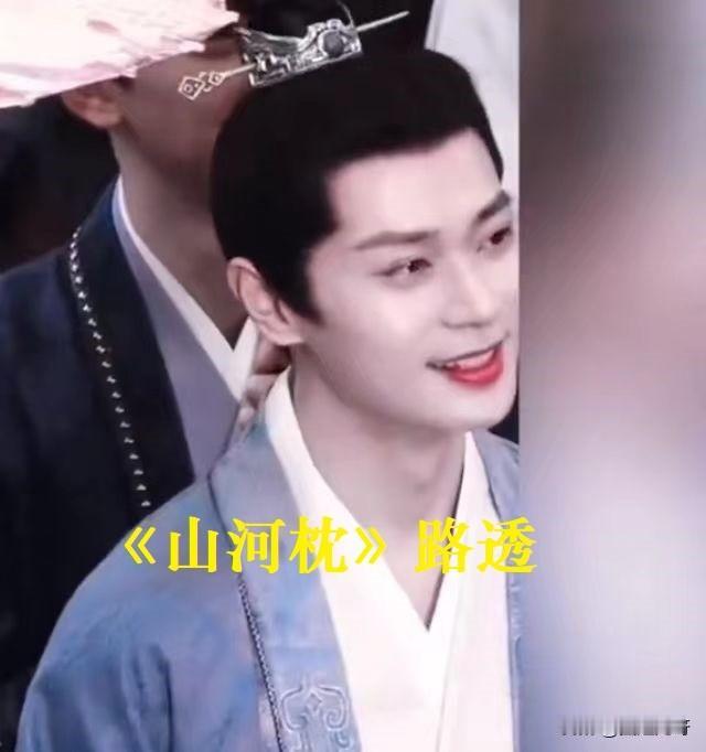 不敢相信，曹骏真的开始演古偶了。那可是演过《宝莲灯》的童年男神啊。明明长得那么周