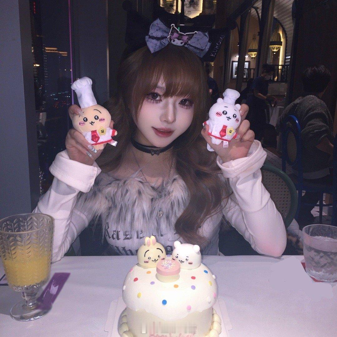 其实现在是2000年 （yimi过生日蹭拍中 