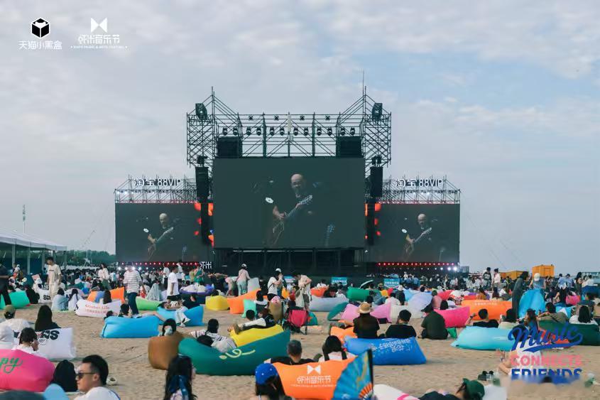 窦靖童阿那亚音乐节后发文 除了听窦靖童，还在阿那亚的海边找到了属于我们的友谊BG