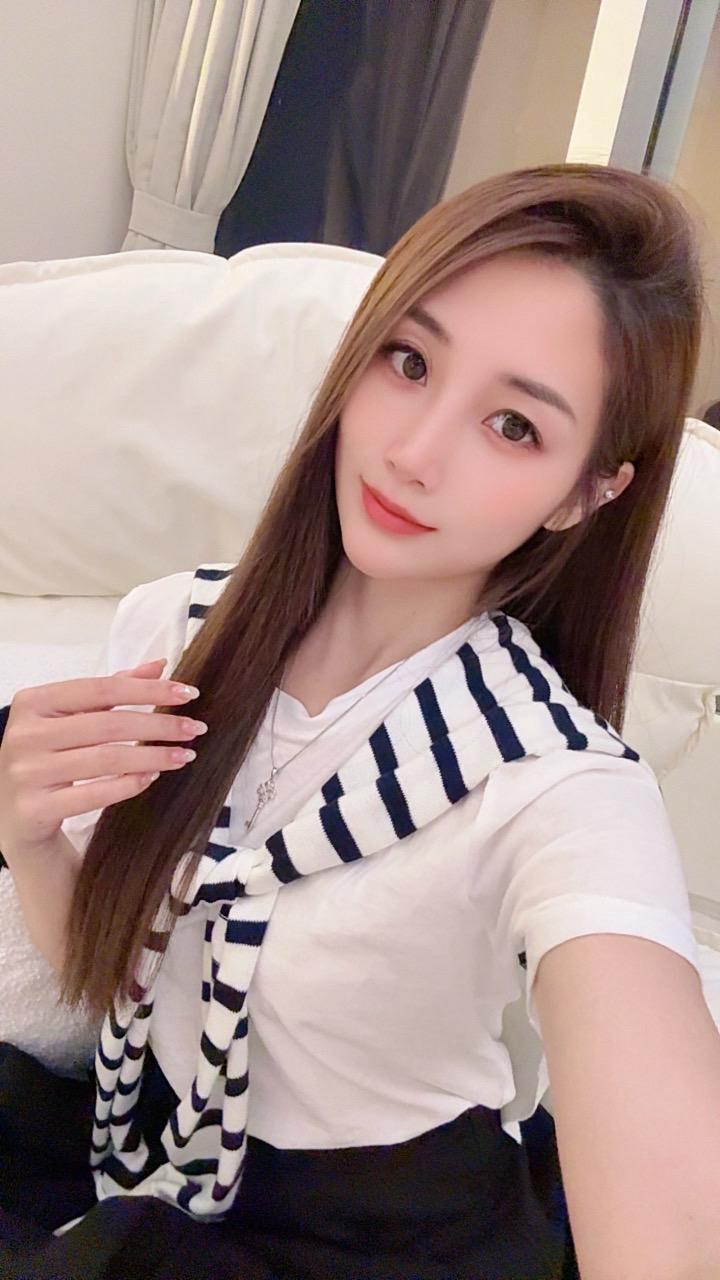 “懂事的人总是受尽委屈，心软的人总是苦了自己！”