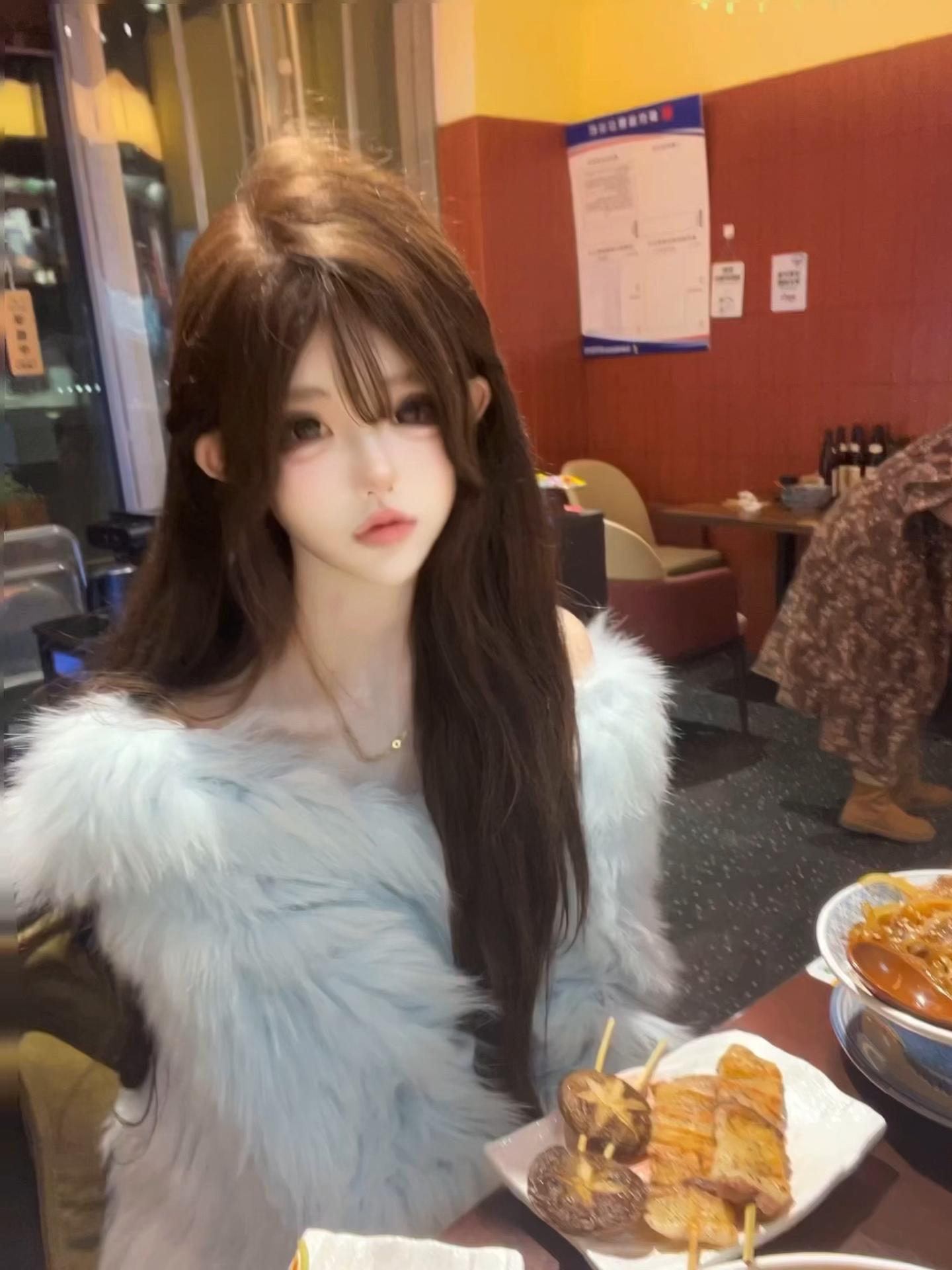 我觉得这个世界对你不好 我想拯救你 但我没有那么大的本事改变很多规则 ...