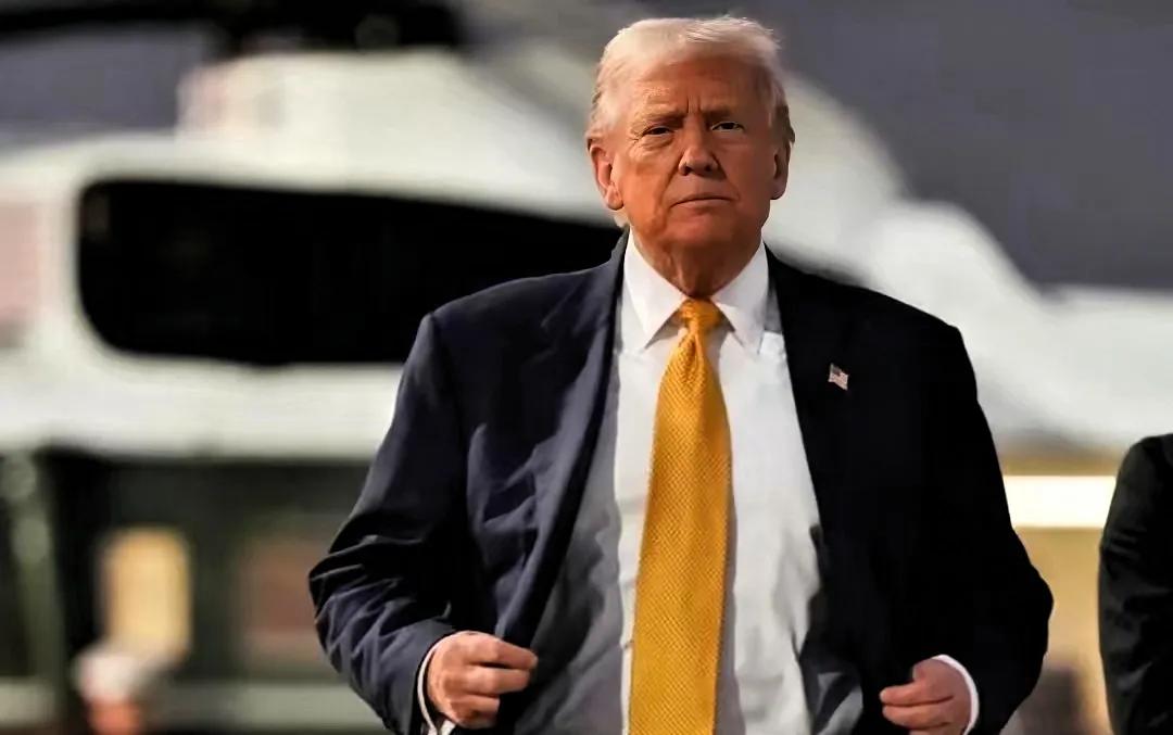 特朗普愁容满面！

日本给他来了个下马威！
 
特朗普刚到日本就没了嚣张劲儿，不