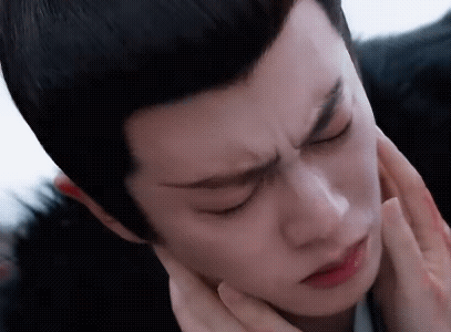 《凤凰台上》大结局 
萧焕还是死了··········萧焕拉着凌苍苍的手杀了自己