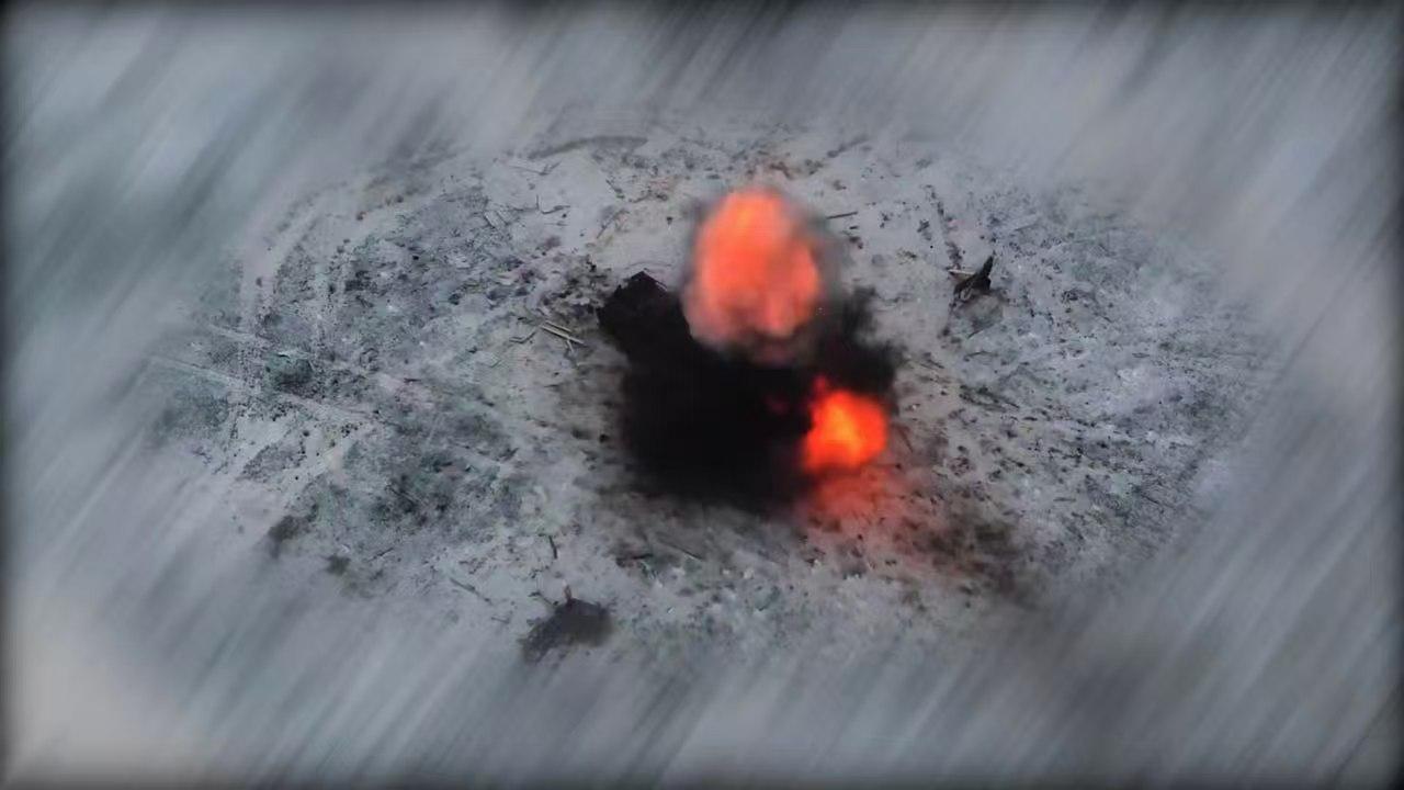 机器人上战场
如果放在十几年前，说地面机器人冲进坦克底下爆炸，很多人只会当成游戏