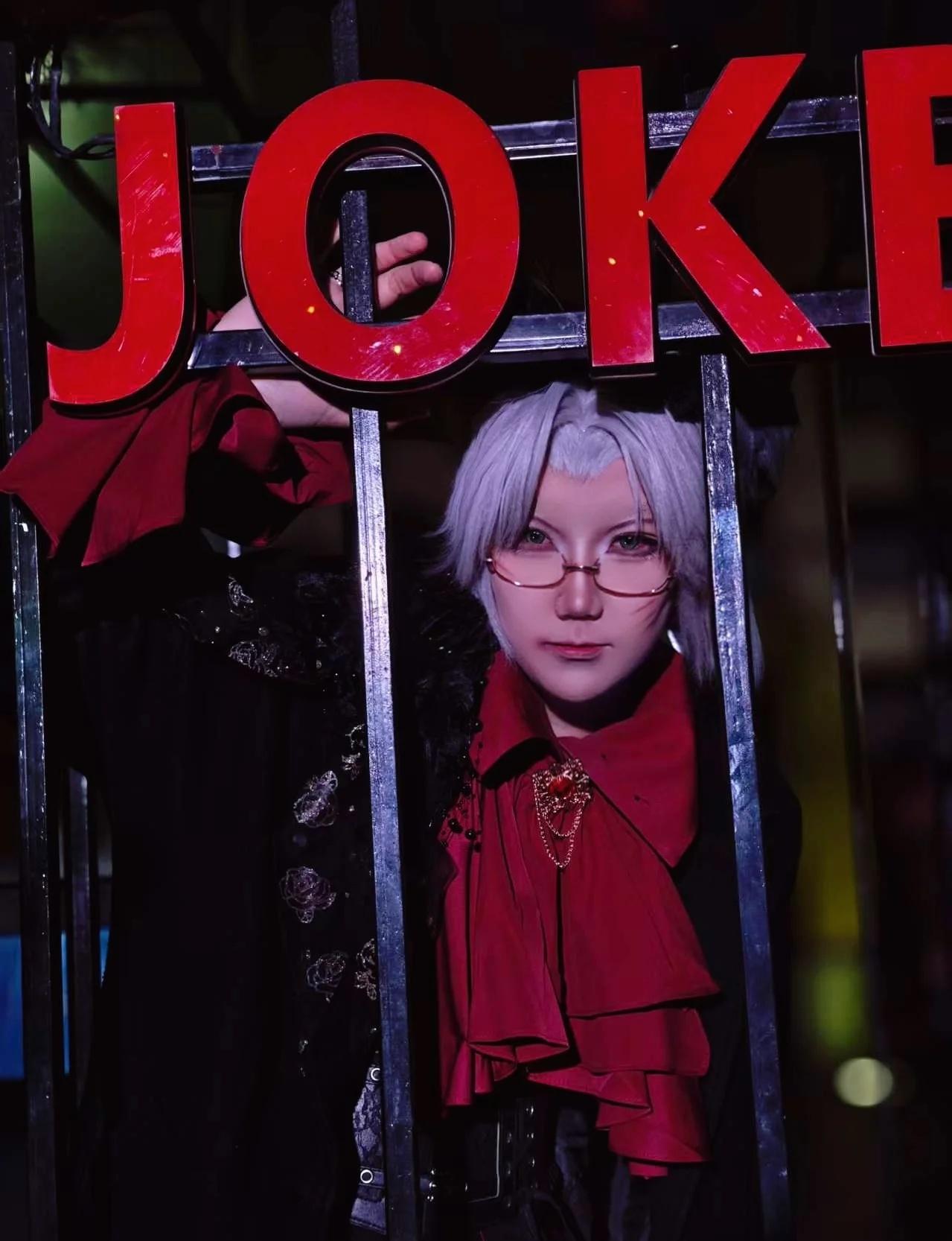 嗷呜~
月光下会变成狼哦
家庭教师 狱寺隼人