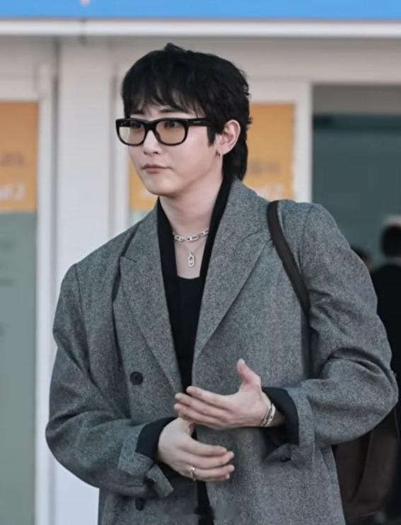 李洙赫这是肿么了认不出李洙赫 李洙赫哥哥，你的下颌线呢？ ​​​​