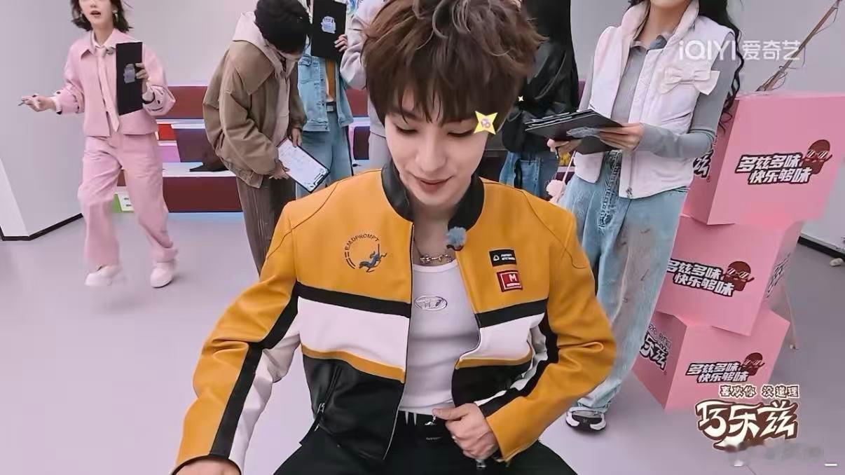 颜安张嘴只有对胜利的渴望超燃青春的合唱 别人都是正常发挥，只有颜安全程拼尽全力，