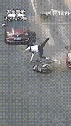 小伙子身手不凡，躲过了初一，还躲过了十五！多看几遍！