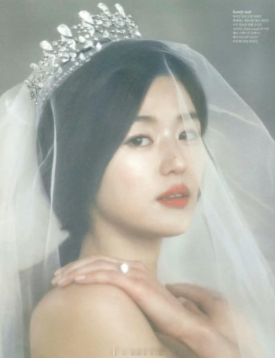 全智贤十三年前婚纱照看到全智贤13年前的婚纱照了，不禁感叹女明星是真的好会保养啊