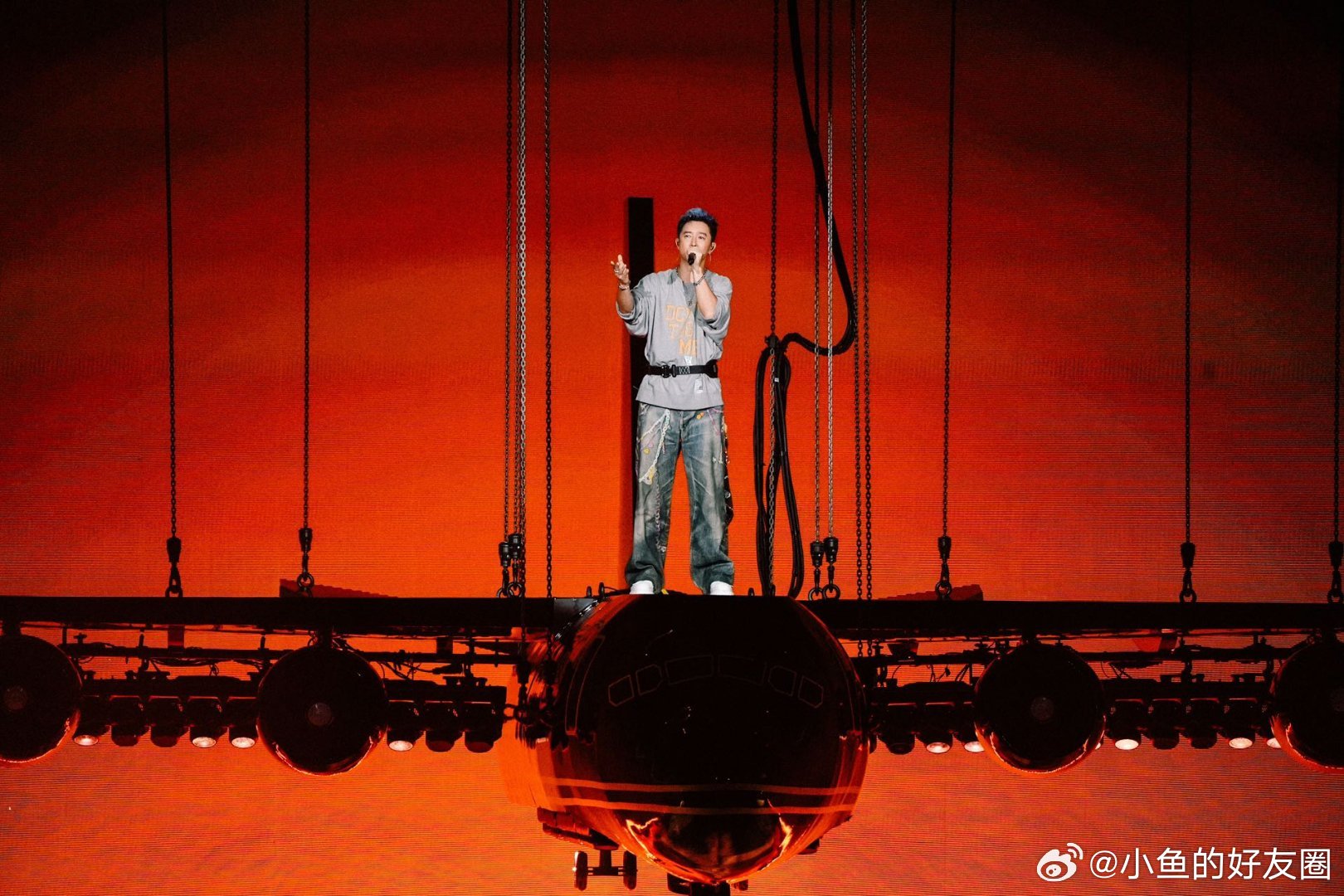 韩庚嘉宾郑恺韩庚世界的角落巡演郑恺快把你的“郑能量”分韩庚一点！这舞台再不炸我就