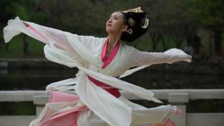 有助于小孩子发泄多余的精力，促进身心健康
小时候听一些老人说，在师傅教的话，在脚