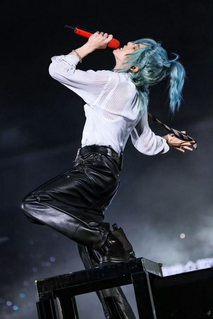 律师称造物者抄袭与华晨宇无关 华晨宇当年只是接了个广告歌的工作，词不是他写的，版