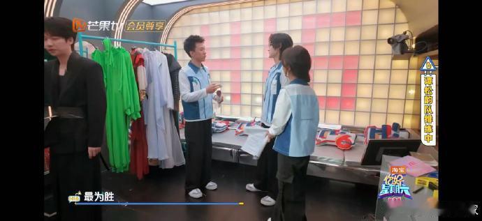 谭松韵 谭松韵这是我队友吗 你好星期六 绿幕彩排名场面！汪铎串戏喊松韵本名，付航