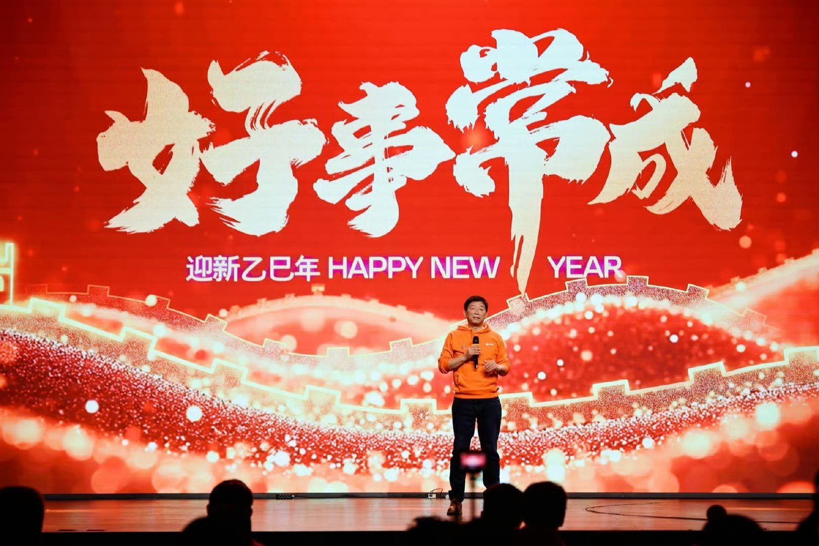 最忙汽车人魏建军 魏总确实是忙，因为现在新能源汽车不仅要卷智驾、卷质量、卷价格，