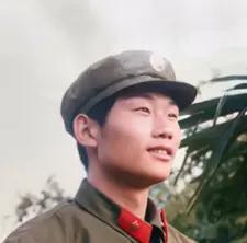 一等功臣付泮忠：战场铁血铸军魂，平凡岗位守初心
 
付泮忠，1962年2月出生，