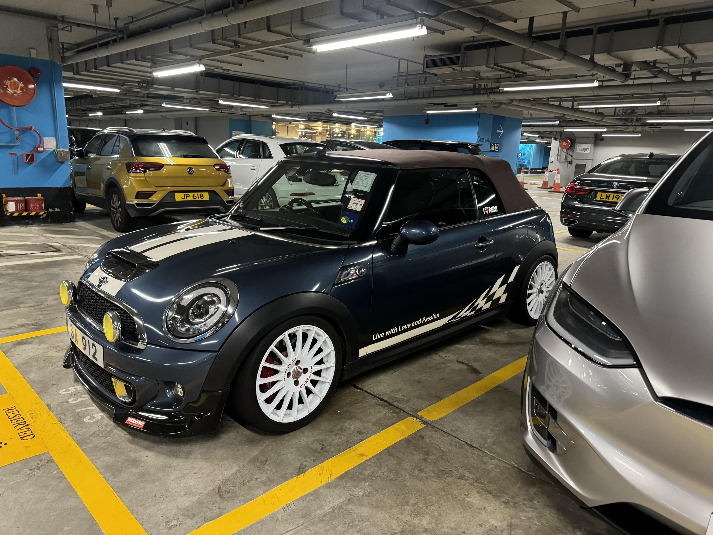 原来一台mini可以帅成这样。R57的mini现在看依旧不过时，这搭配...