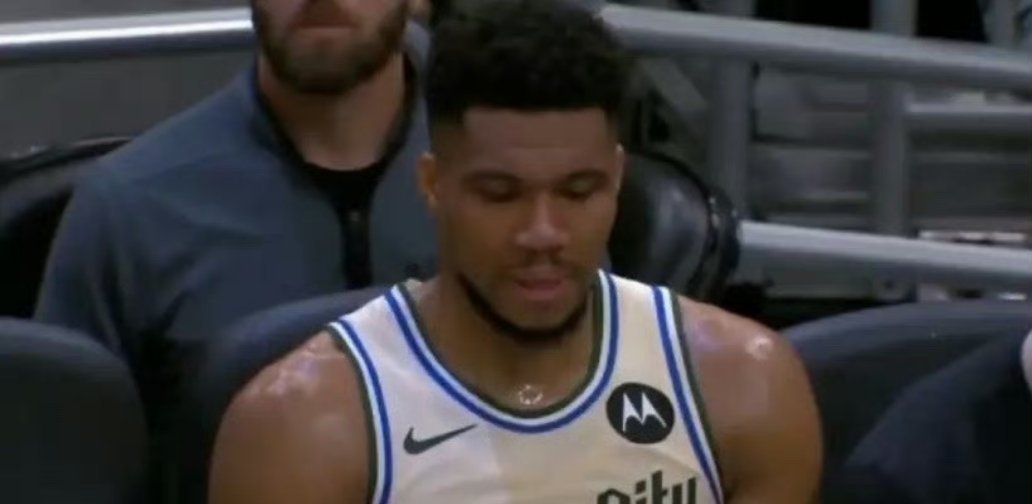 今天看雄鹿的比赛，这队已经军心涣散了！球员们都是打到哪算哪状态，没有一点精气神。