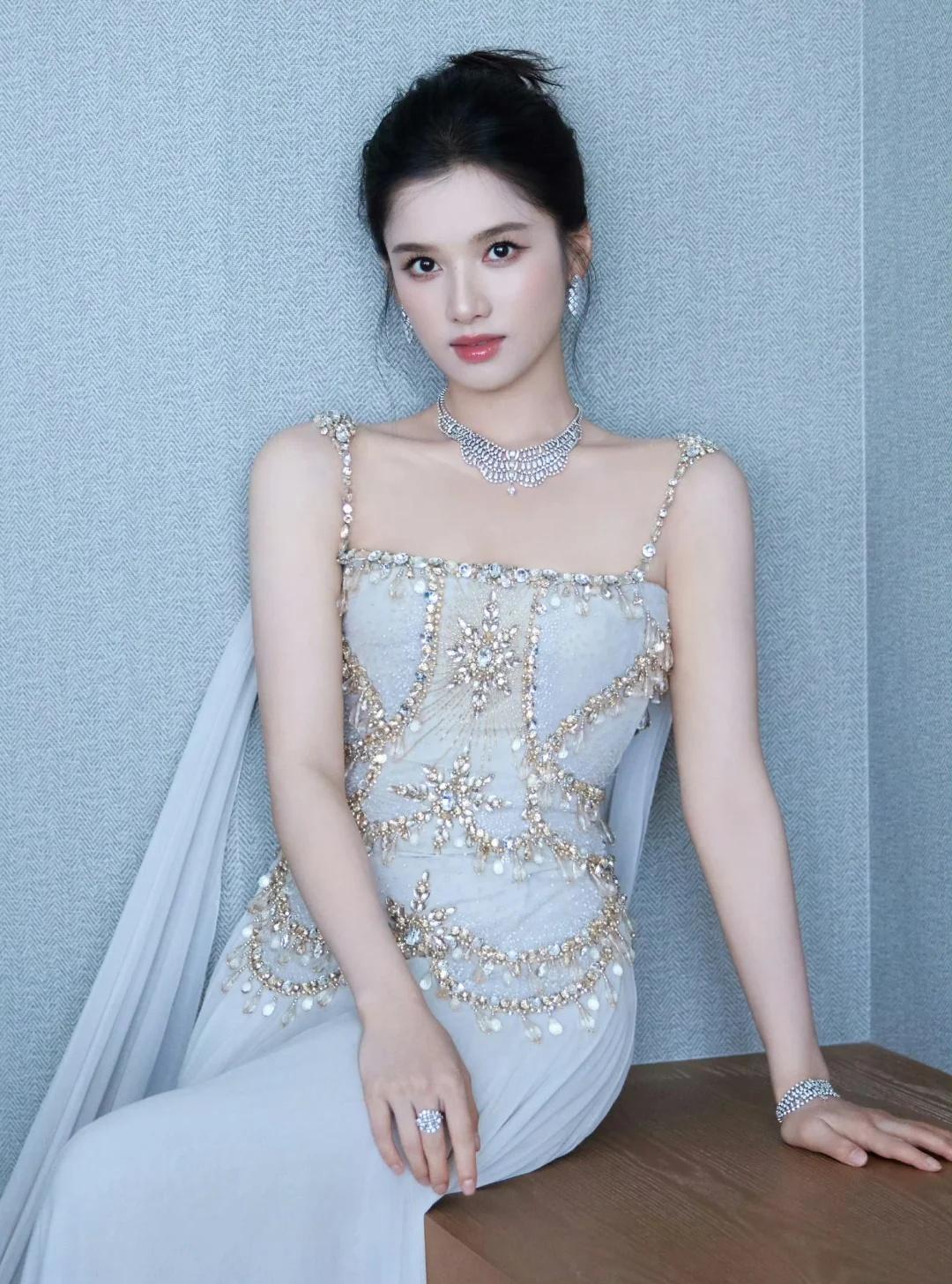 婧仪解锁Georges Hobeika 2025秋冬高定✌
明星资讯 张婧仪 张