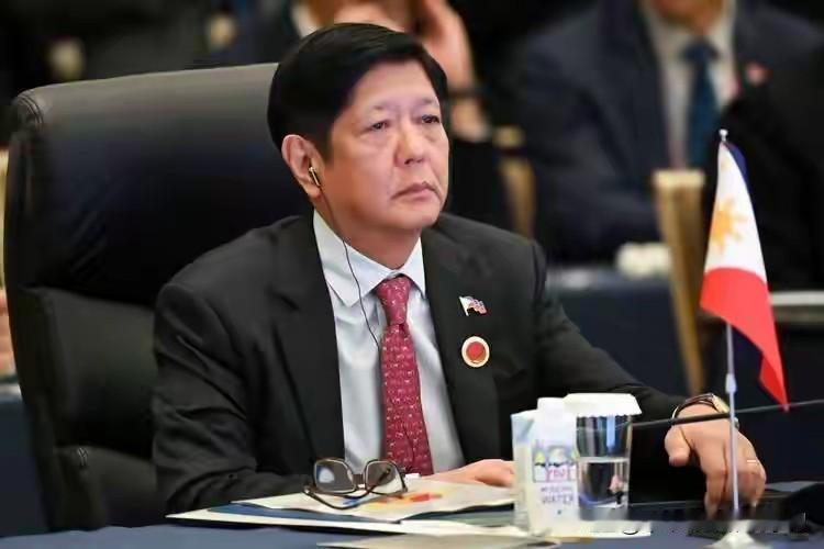 马科斯这回，恐怕是真慌了。

5月16号，菲律宾军警荷枪实弹冲进棉兰老岛一家中资