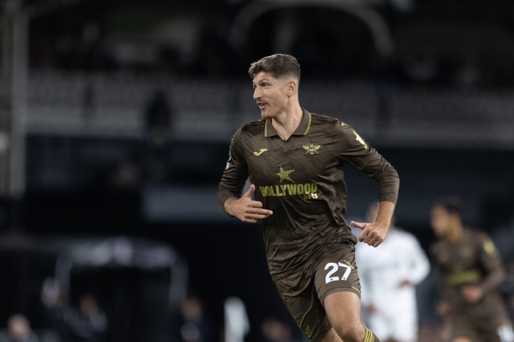 雅内特：在纽卡主场落后逆转很不容易，我们展现出了个性