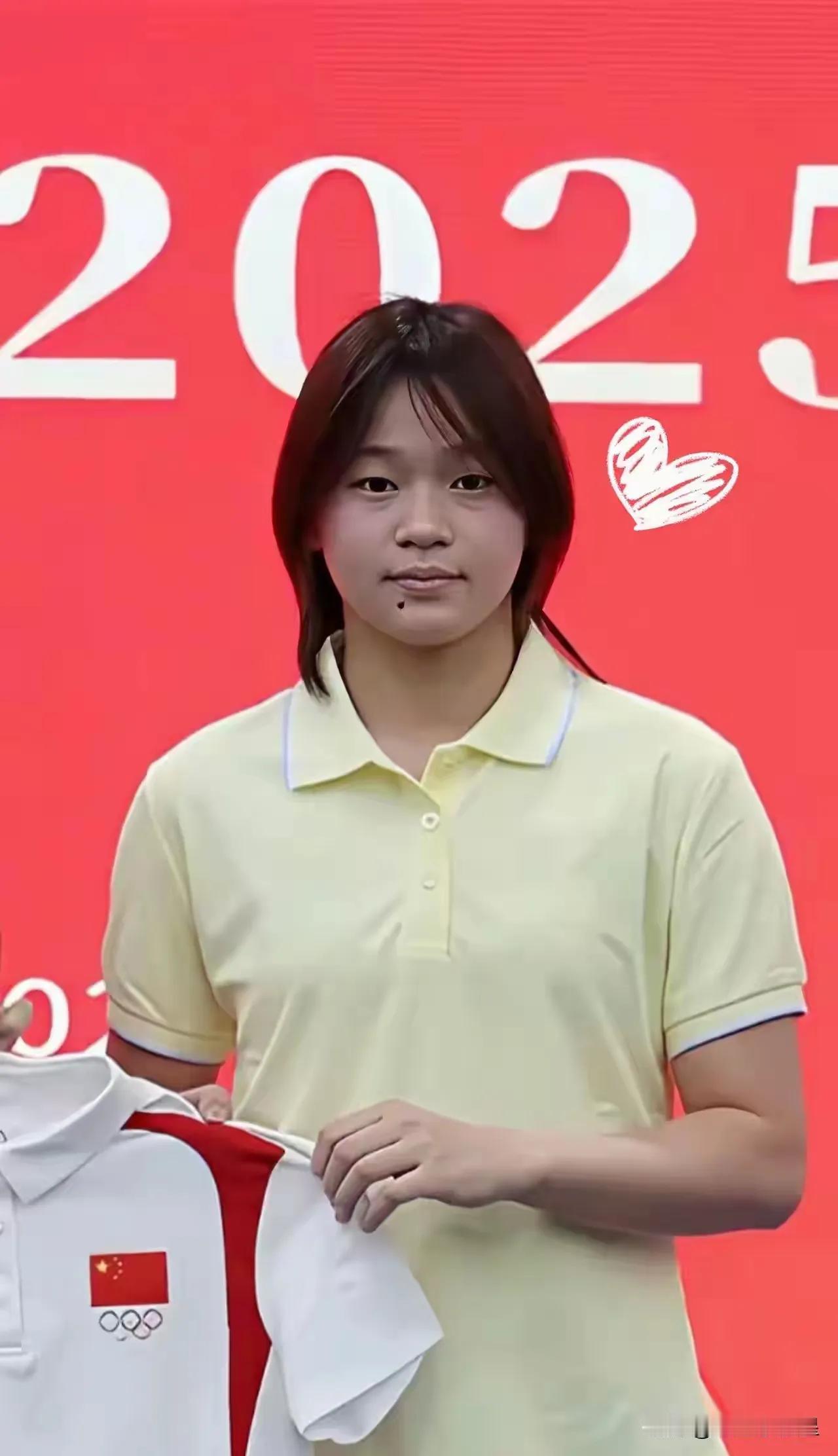 哇塞，几个月不见，我们的全宝宝又胖了不少。
我建议，干脆换一个比赛项目，由跳水运