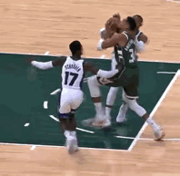 给威少点赞，普通后卫早被字母摔飞了