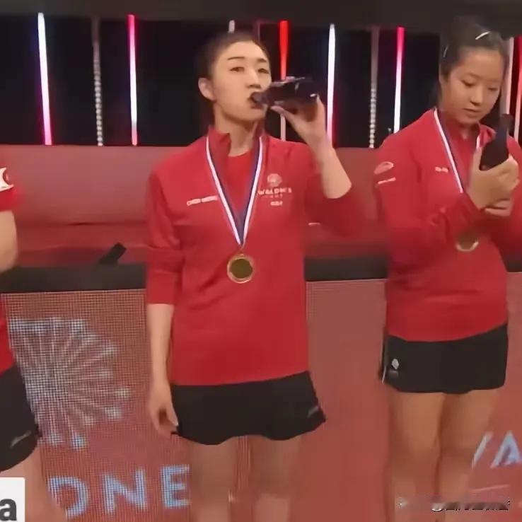 老瓦杯 奖品
啤酒一瓶，陈梦干了！
看奥运冠军的豪爽