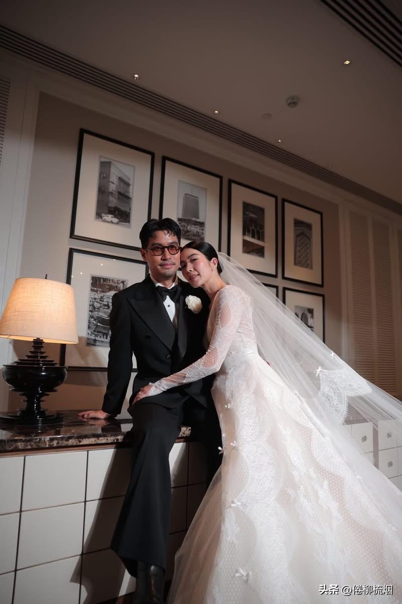 Tan、Proud的婚纱照。。另，二人已于今日注册登记，并举行订婚仪式。。恭喜啦