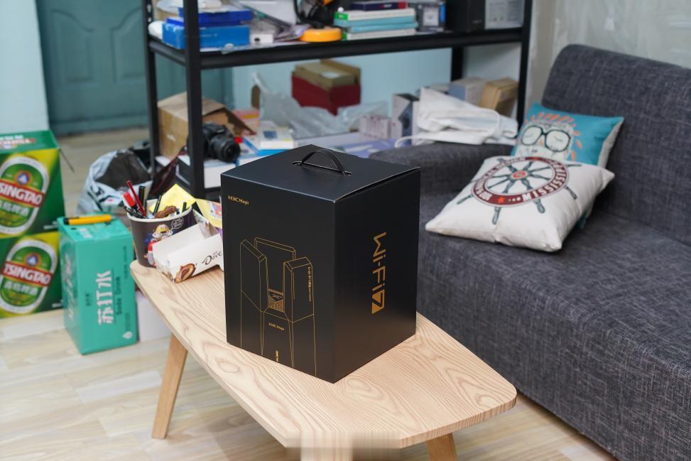 这是华三新发布的路由产品Magic BE18000万兆无线路由器，是国内首批Wi