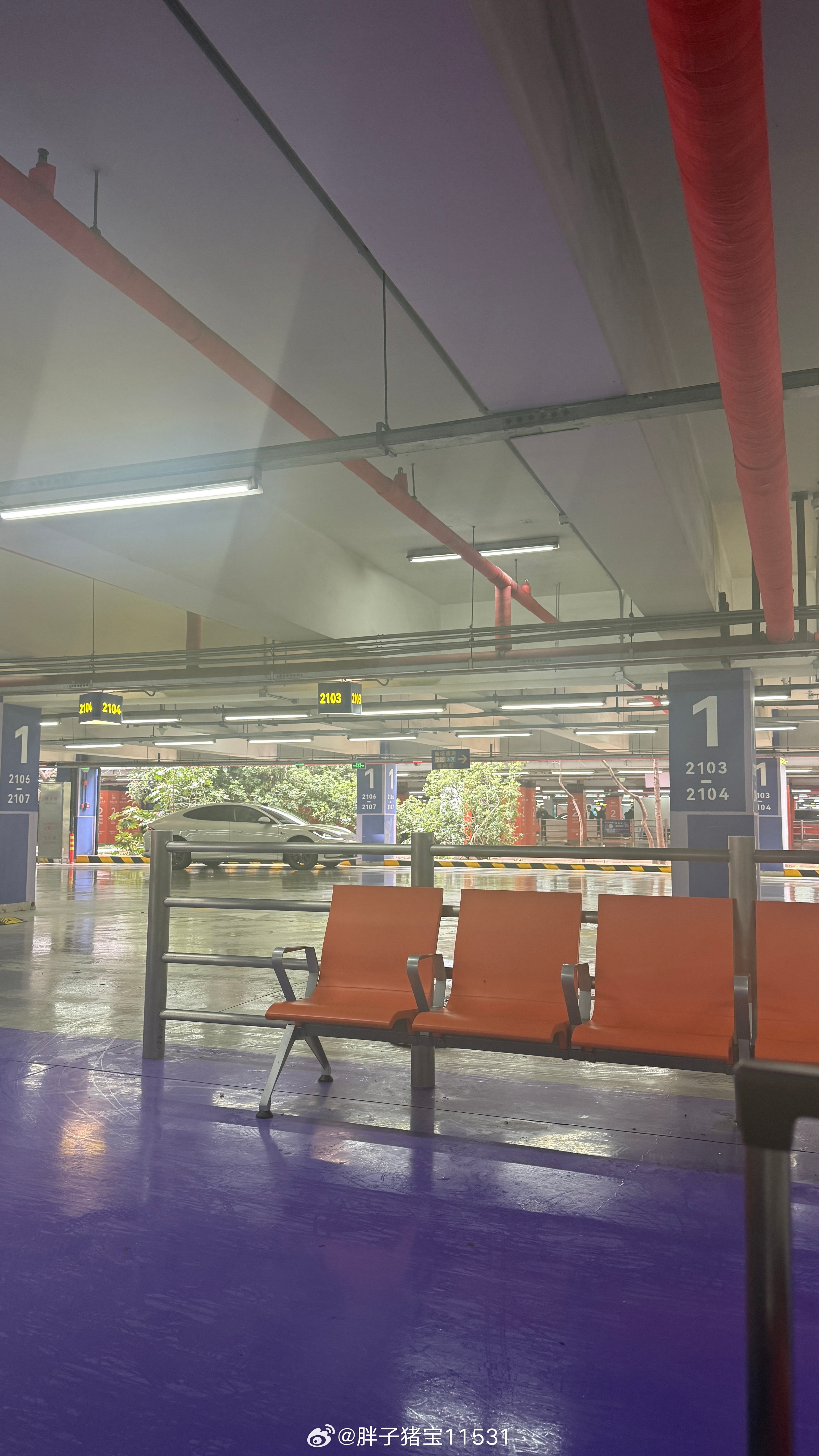 10点35到了，出机场1个小时浦东机场第一次来，每次都是高铁，上海就是选高铁4个