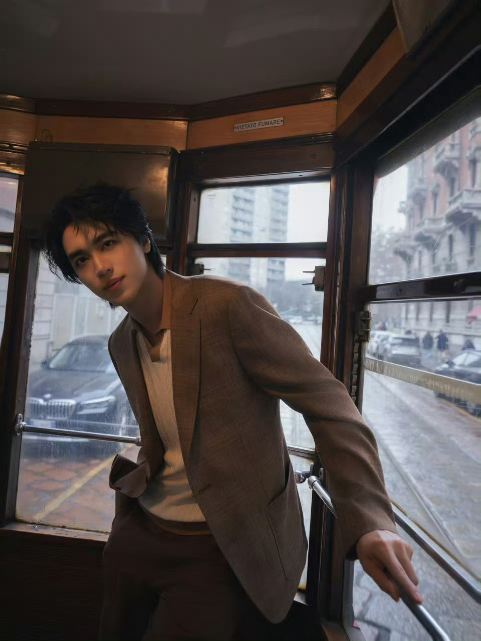 许魏洲 in CANALI 品牌挚友亮相米兰时装周秋冬系列发布会 