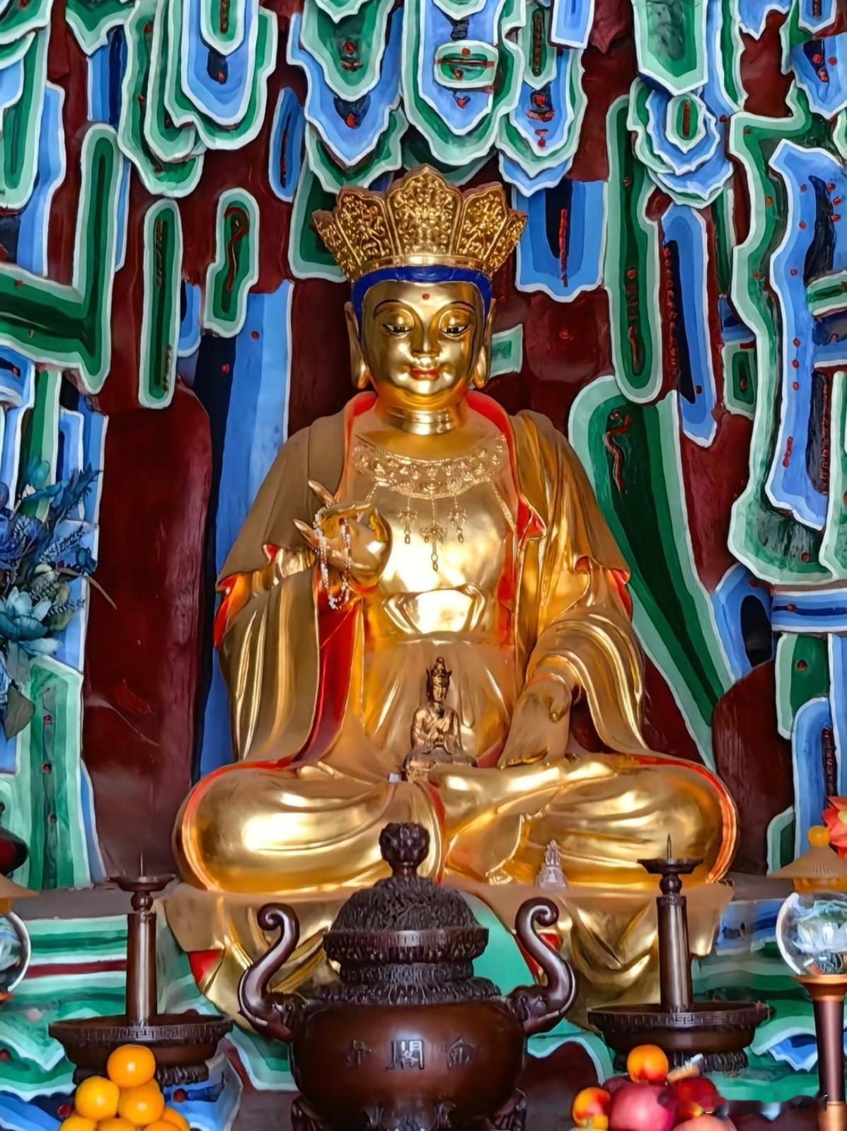 五台山金阁寺三大士，多数游客都错过了这一殿
 
来到金阁寺，大家都直奔大悲殿瞻仰