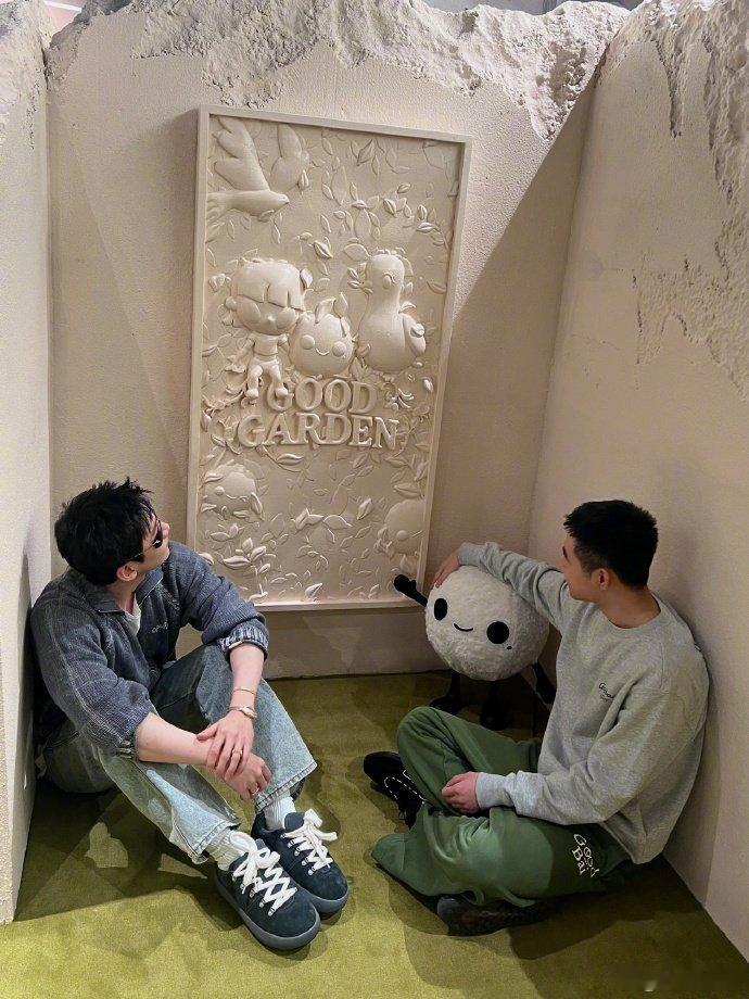 白敬亭十一月碎片  白敬亭十一月末六宫格 白敬亭十一月碎片，记录十一月小事，新鲜