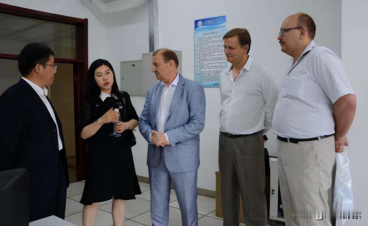 大批乌克兰来华就业，提出一个谁也想不到的要求：恢复党员身份，恢复组织生活
 
很