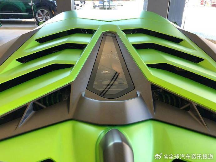 一枚超级压光绿大蛮牛，兰博基尼Aventador SVJ！汽车 ​​​