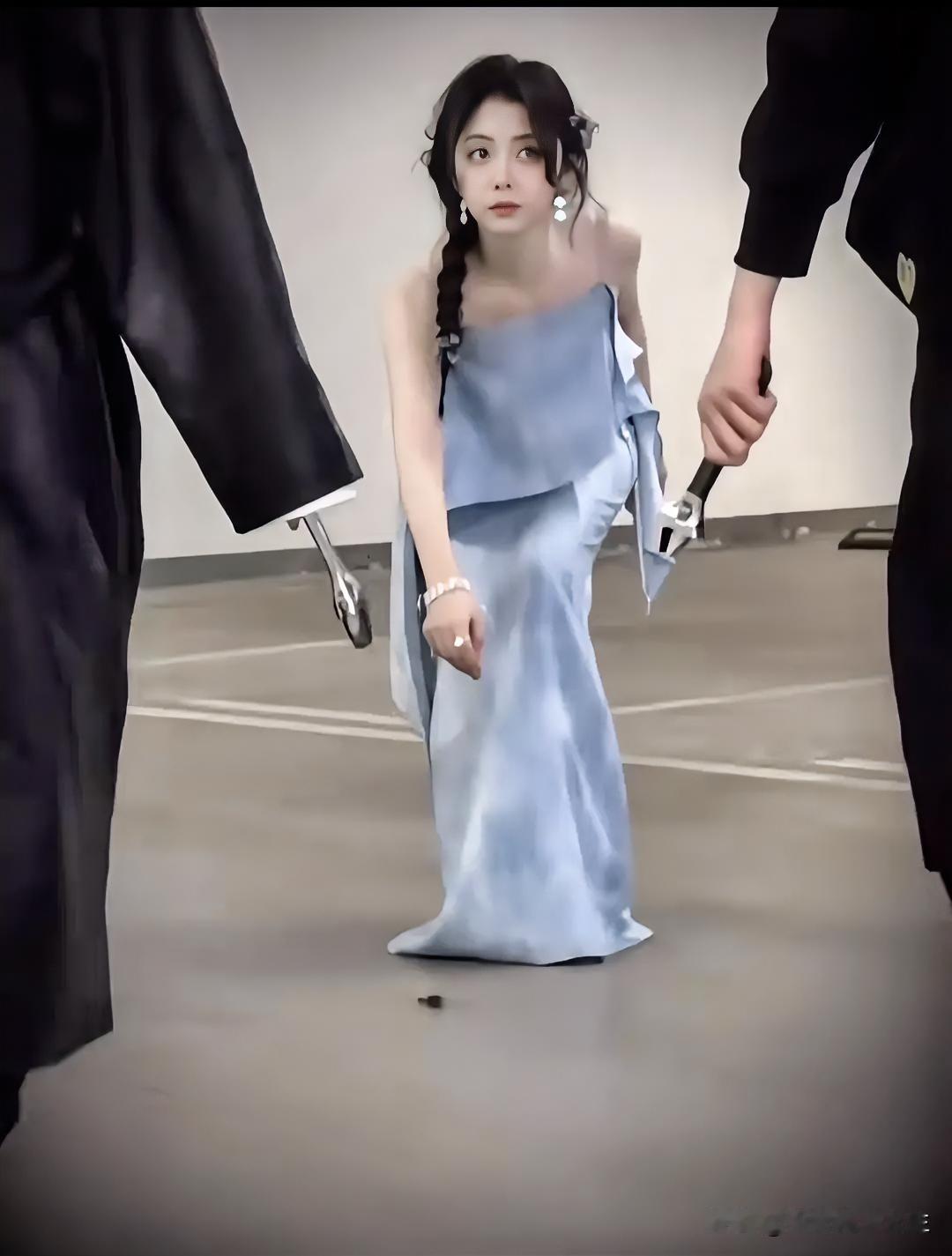 两个人的气质真棒谭松韵在后面笑的又飒又萌的谭松韵演技派 谭松韵逍遥 谭松韵演技 