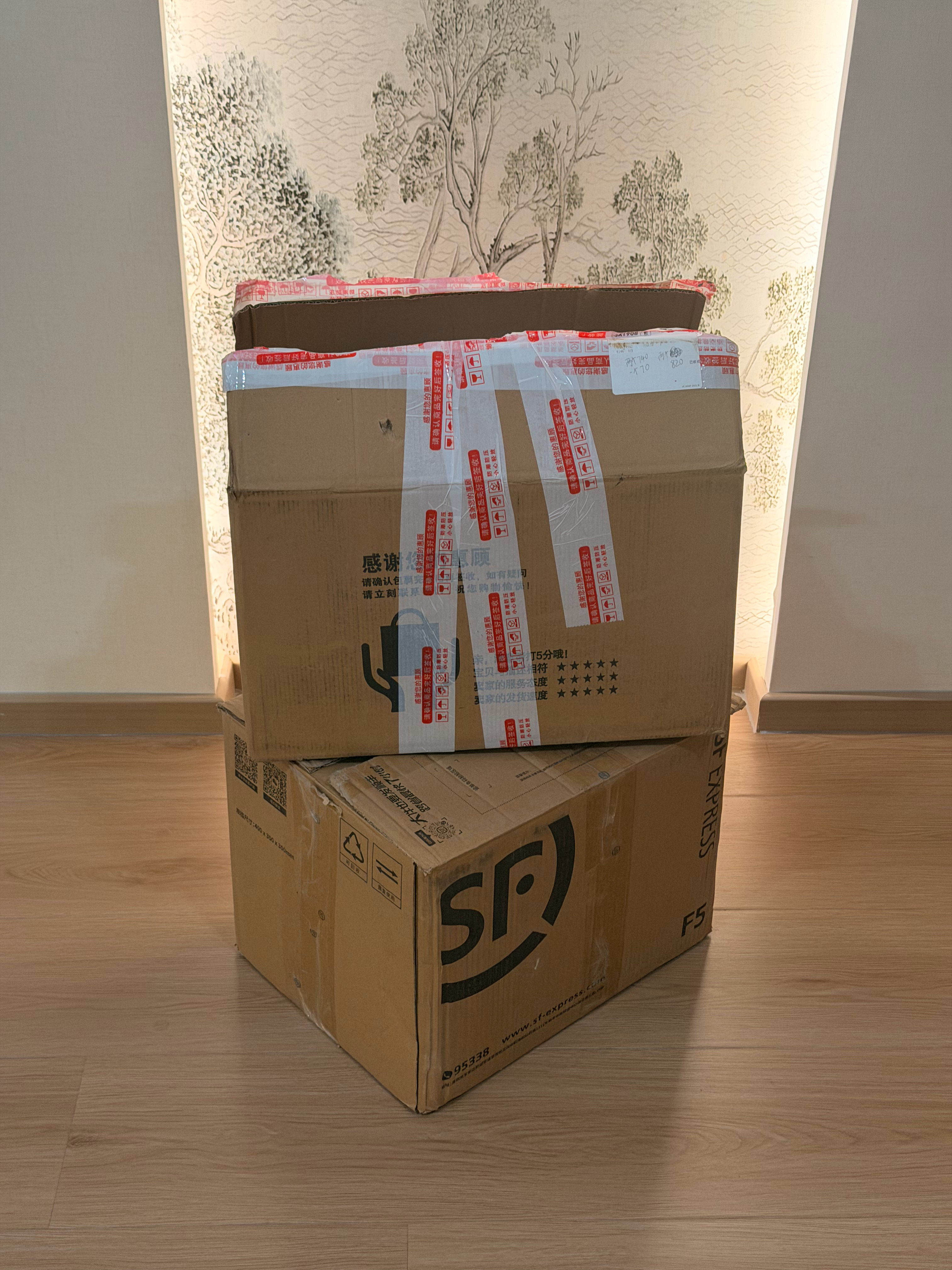 老师我不是参加的是追剧团吗怎么又有两箱🎁带回去啊原来是书欣送的伴手礼～ 
