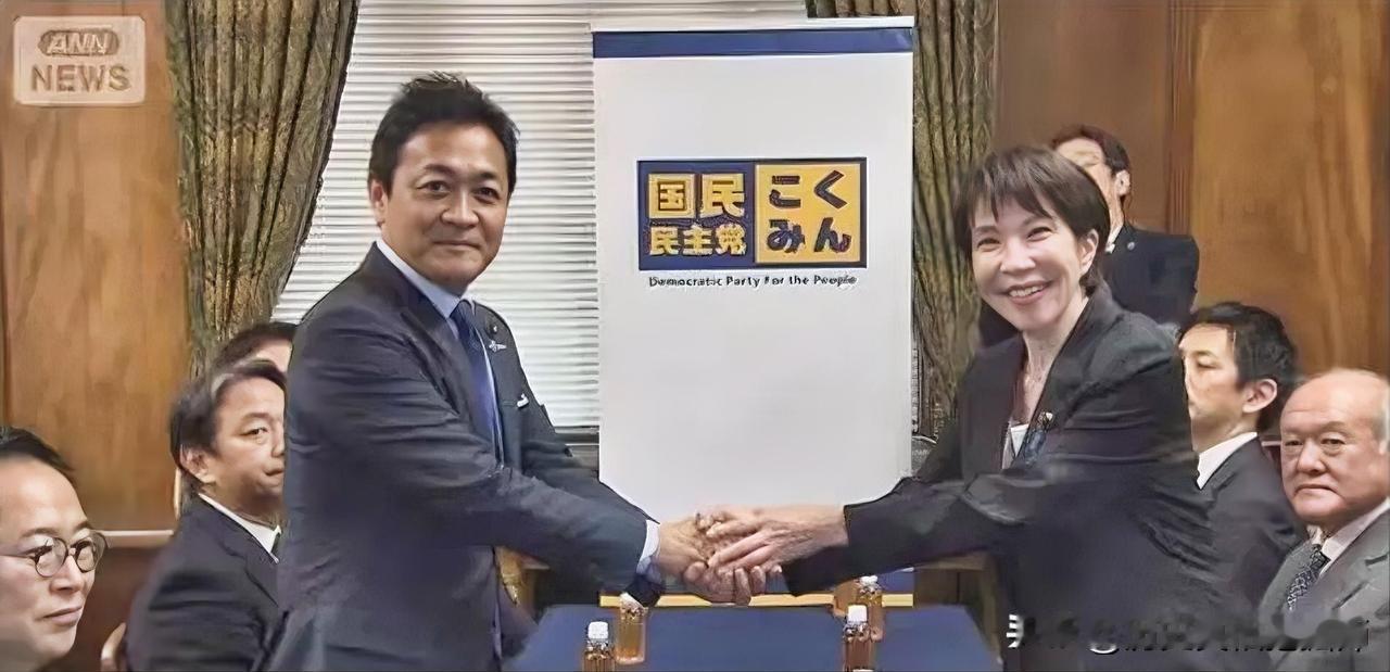 日本政坛现在正在上演激烈的“合纵连横”！由于目前执政党公明党与自民党组阁谈判有很